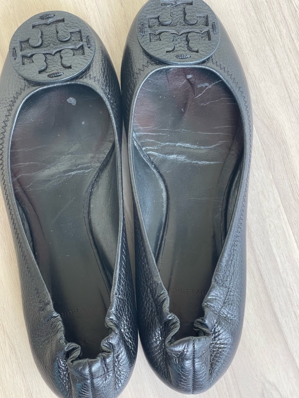 Tory Burch Black Pebbled Leather Logo Ballet Flats - Picture 8 of 11